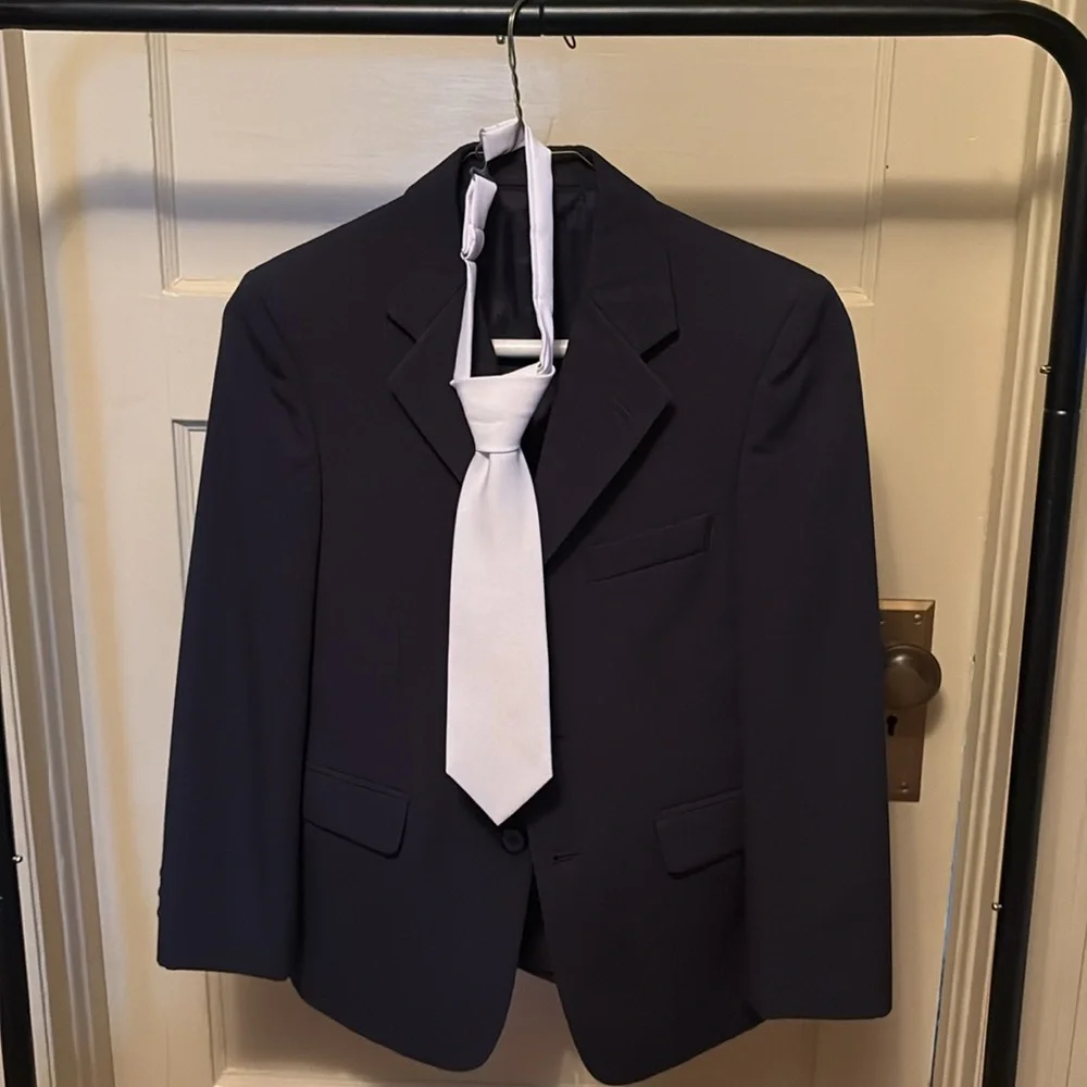 Hart Schaffner Marx Boys 3Piece Suit; Jacket, Pants and Tie